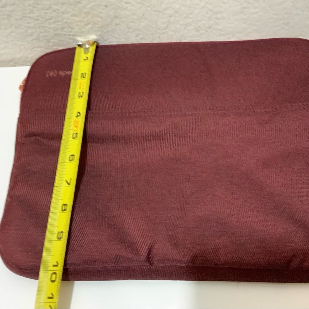 I-Pad/Tablet Case Speck burgundy 10”x14”x1” - Picture 5 of 5